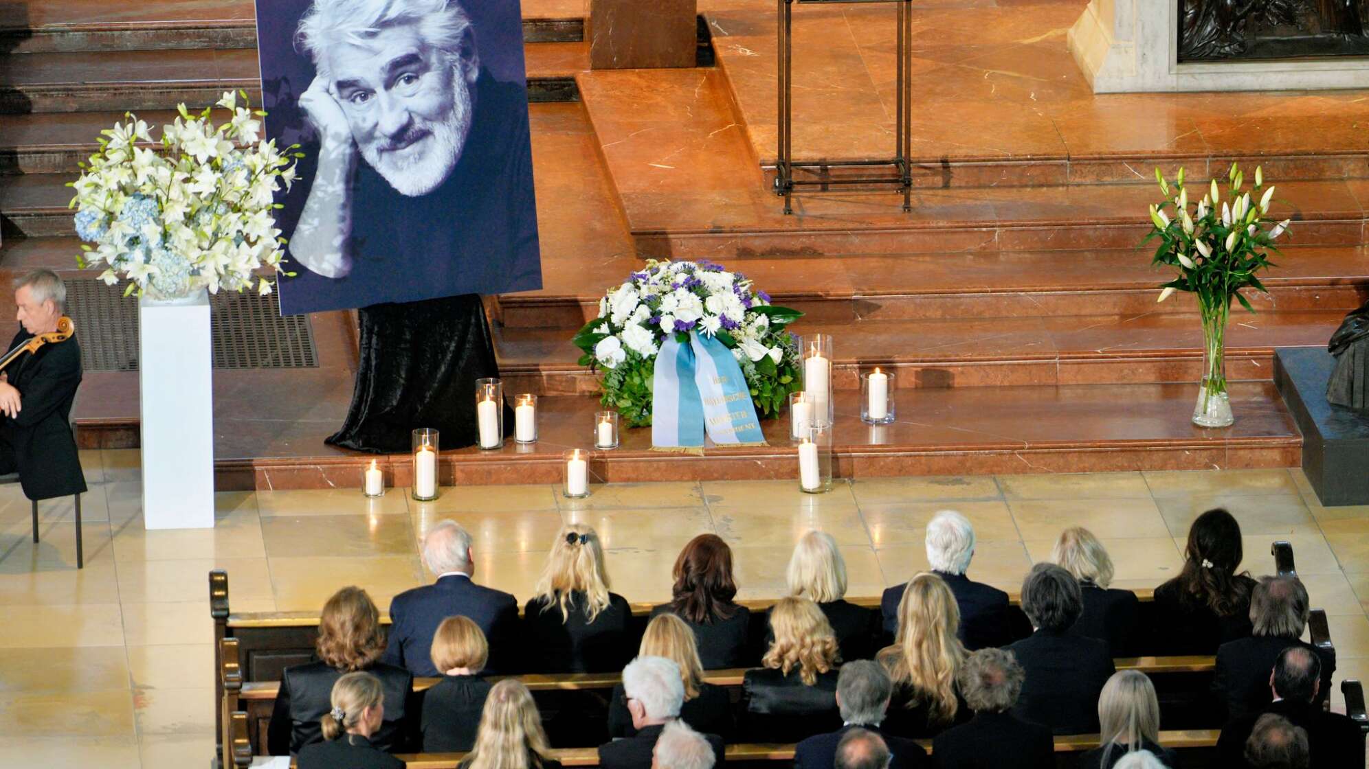 Trauerfeier für geladene Gäste für Mario Adorf