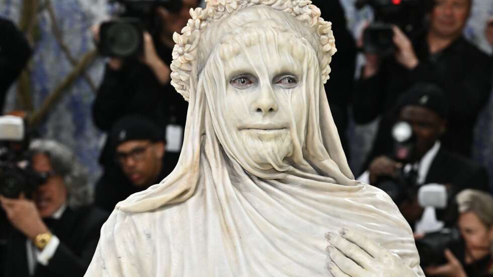 Stars feiern Mode und Kunst bei Met-Gala - Klum als Statue