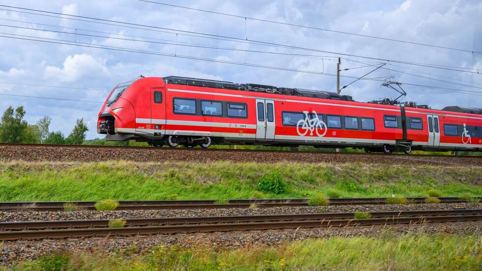 Bahn-Panne bei Regensburg: Fahrgäste laufen in nächstes Dorf