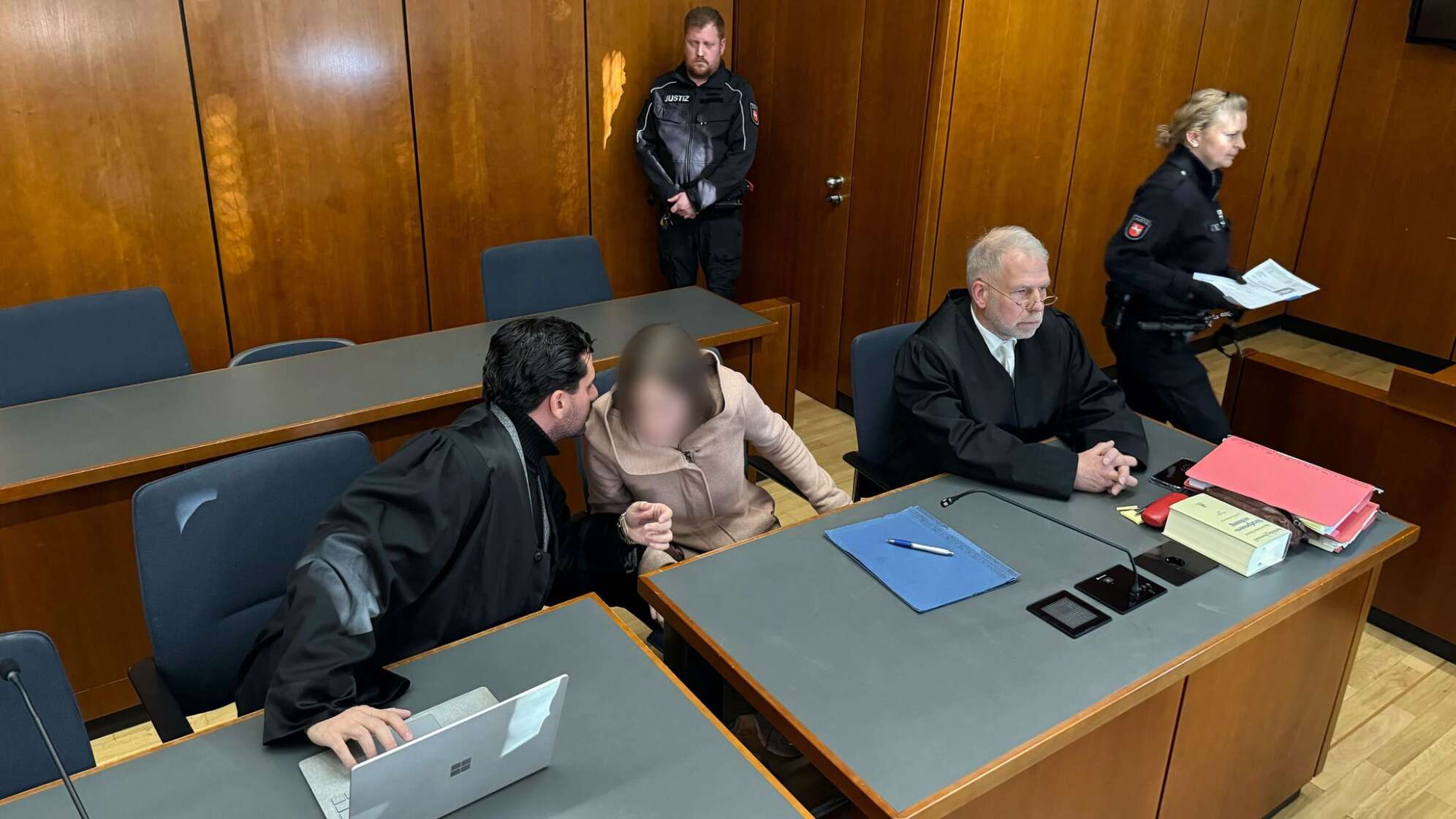 Prozess gegen Sozialarbeiterin wegen Mord an 15-Jähriger