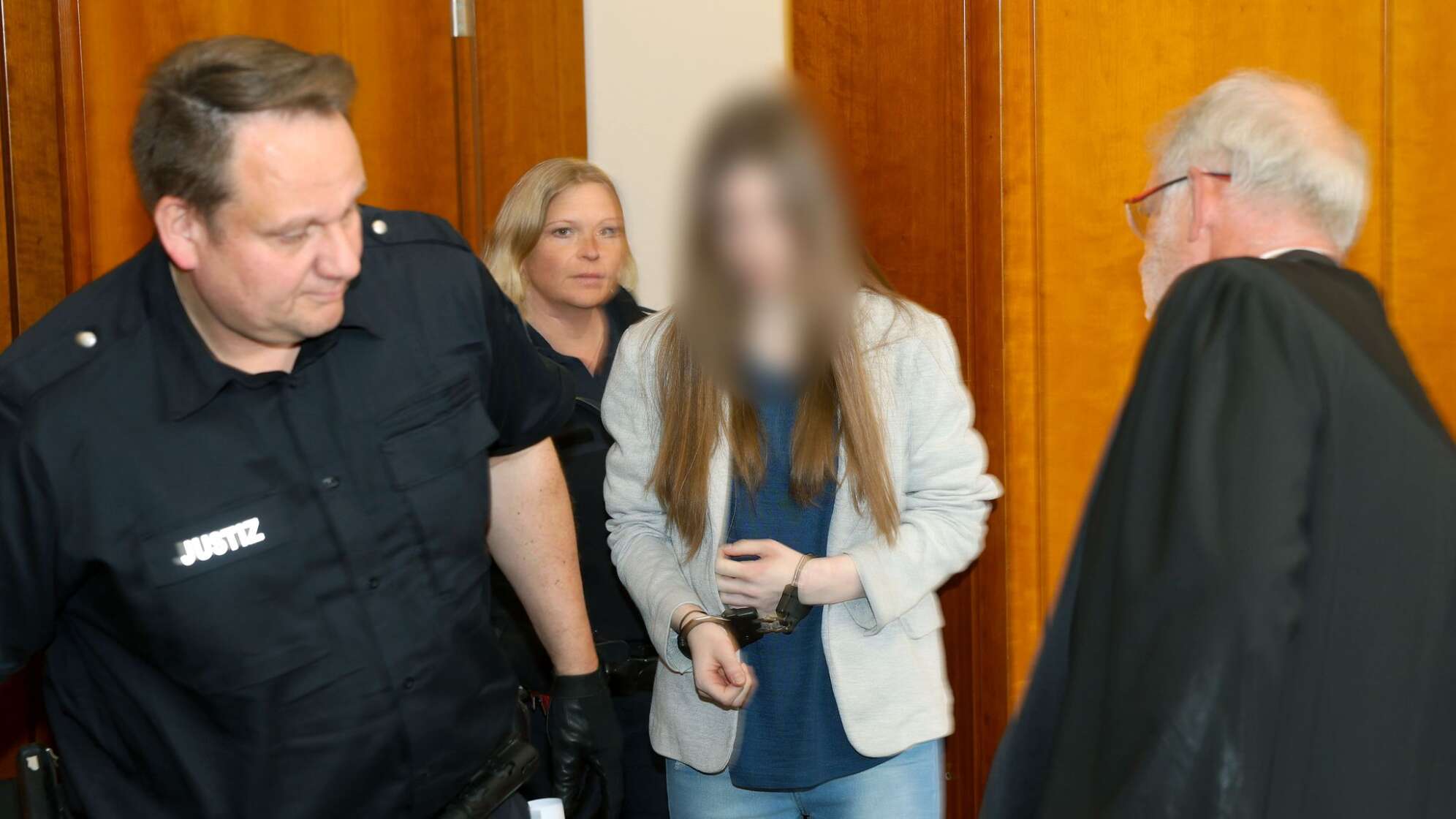 Prozess gegen Sozialarbeiterin wegen Mordes an 15-Jähriger