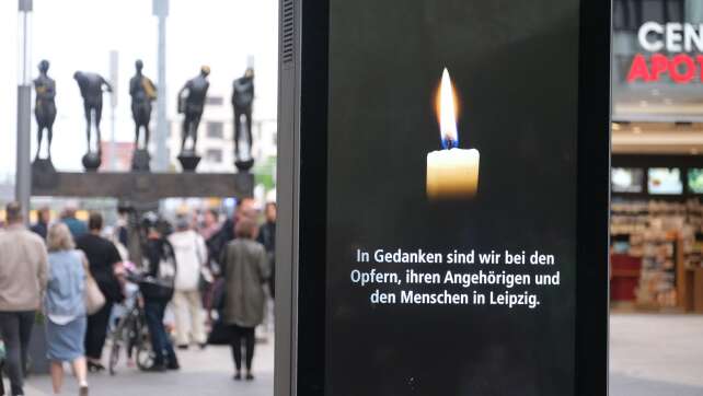 Nach Amokfahrt: Stadt sichert Einkaufsstraße - Motiv unklar