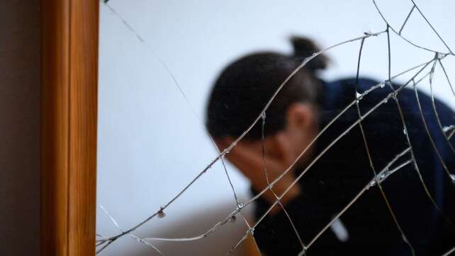Frauen vor Gewalt schützen, Täter auf Abstand halten