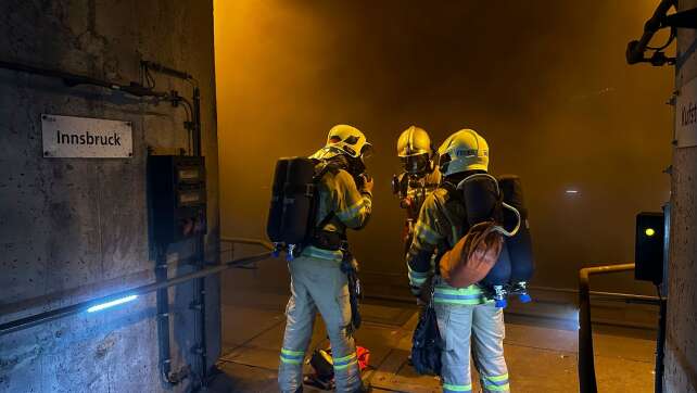 Brand in Bahntunnel: Campingbus-Dach war wohl Auslöser