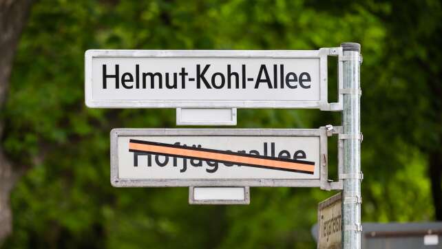 Helmut-Kohl-Allee in Berlin offiziell eingeweiht