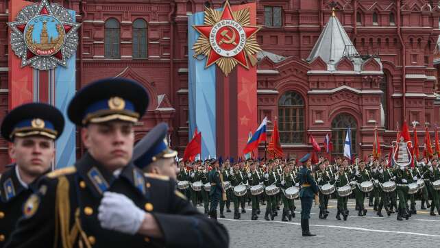 Parade ohne Störung: Putin siegessicher im Ukraine-Krieg