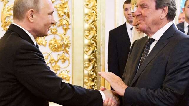 Putin bringt Altkanzler Schröder als Vermittler ins Gespräch