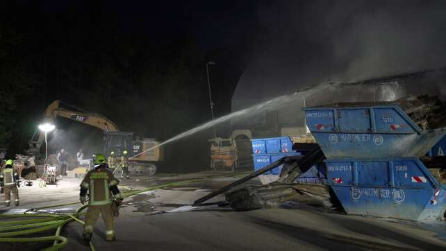 Brand in Müllverarbeitungs-Anlage sorgt für Großeinsatz