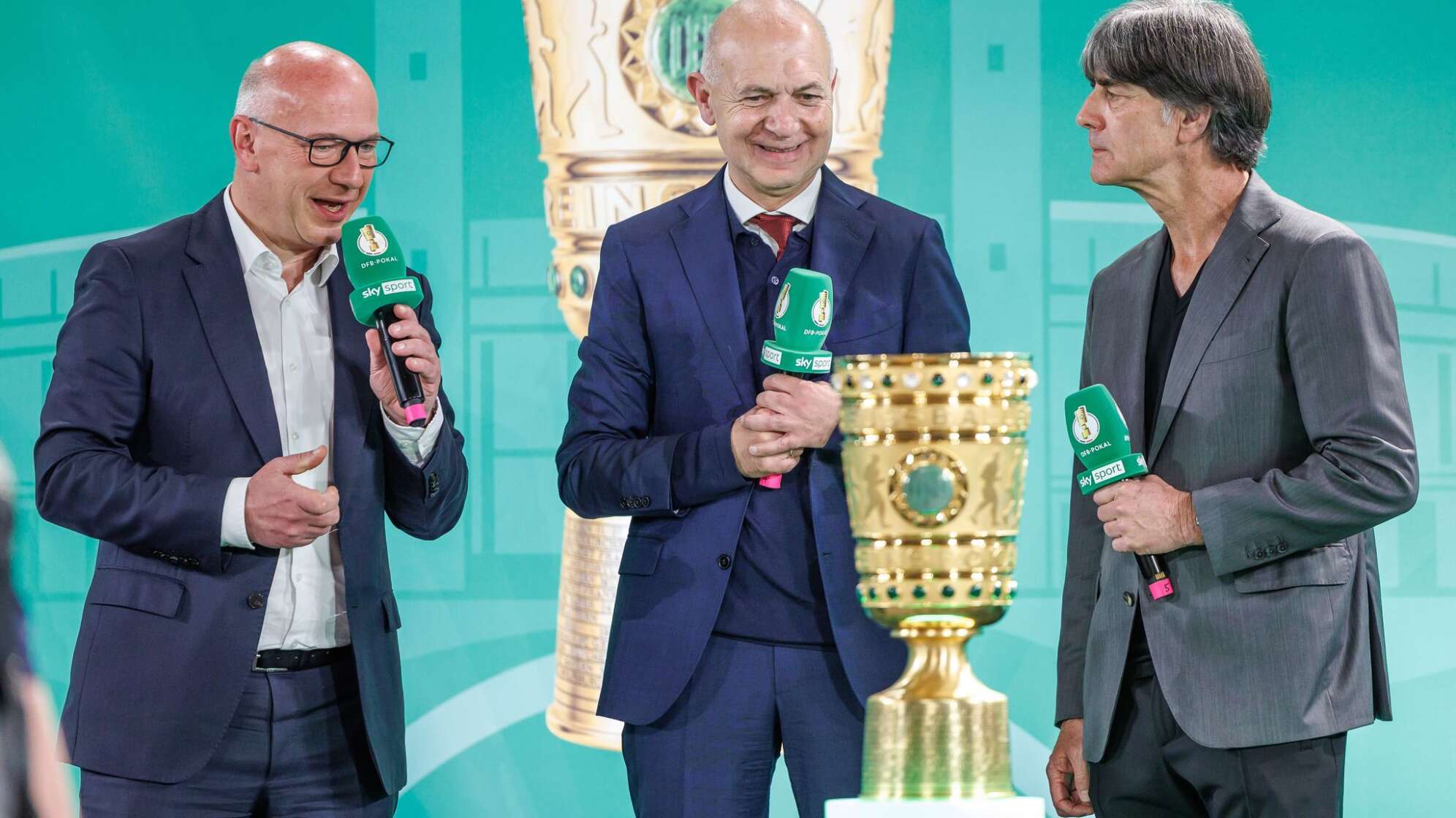 DFB-Pokal Handover-Zeremonie vor dem Finale