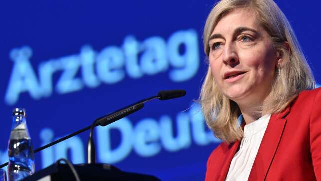 Warken verteidigt Sparpläne gegen Ärzte-Kritik