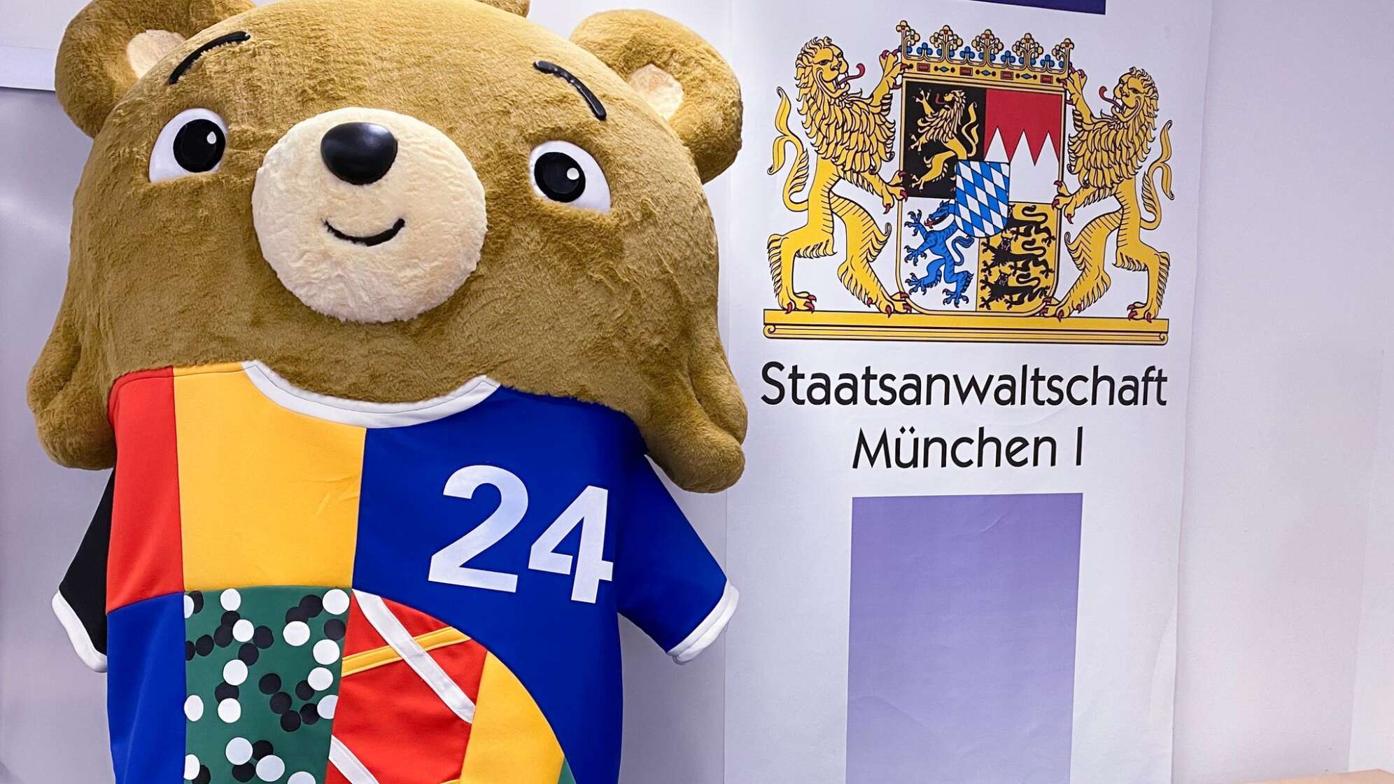 Gefälschtes EM-Maskottchen-Kostüm
