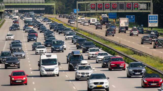 Weg übers Wochenende? Diese Zeiten sollten Autofahrer meiden