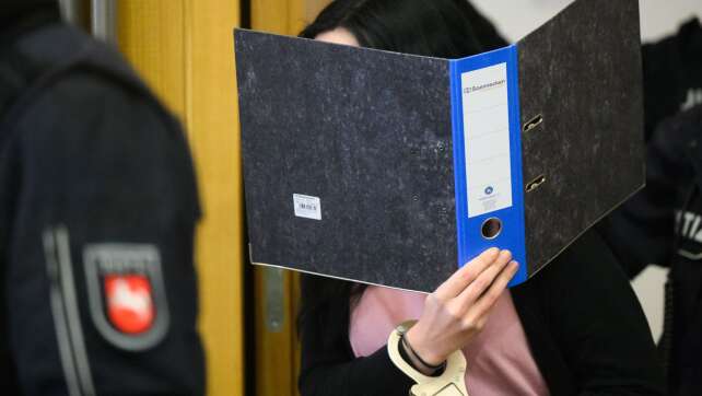 Mordversuch mit Ameisensäure - 12 Jahre Haft für 27-Jährige