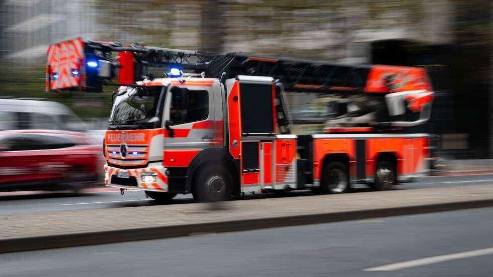 Brand in Obdachlosenunterkunft: mehrere Menschen verletzt