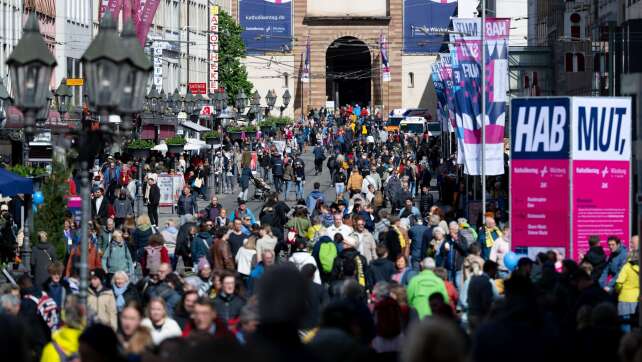 Etwa 74.000 Menschen beim Katholikentag in Würzburg