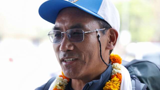 Nepalese bricht mit 32. Everest-Besteigung eigenen Rekord