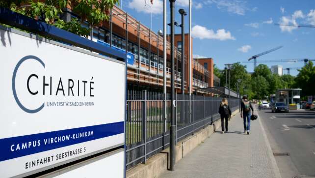 Ebola-Patient soll in Berliner Charité kommen