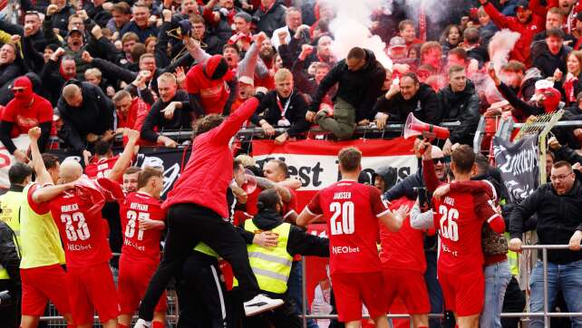 Mit Helmut Rahn und 70er-Schlager: Essen heiß auf Relegation