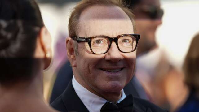Kevin Spacey zeigt sich auf rotem Teppich in Cannes
