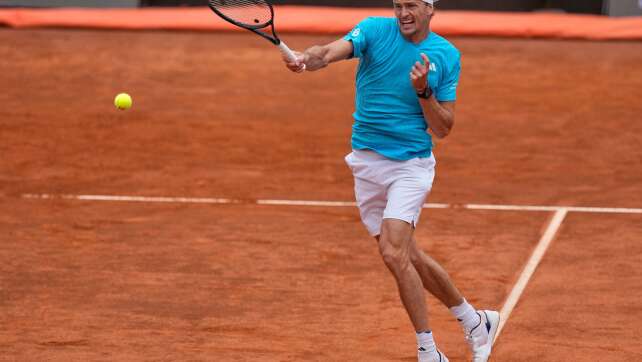 Müller-Wohlfahrt hilft: Zverev ohne Rückenprobleme in Paris