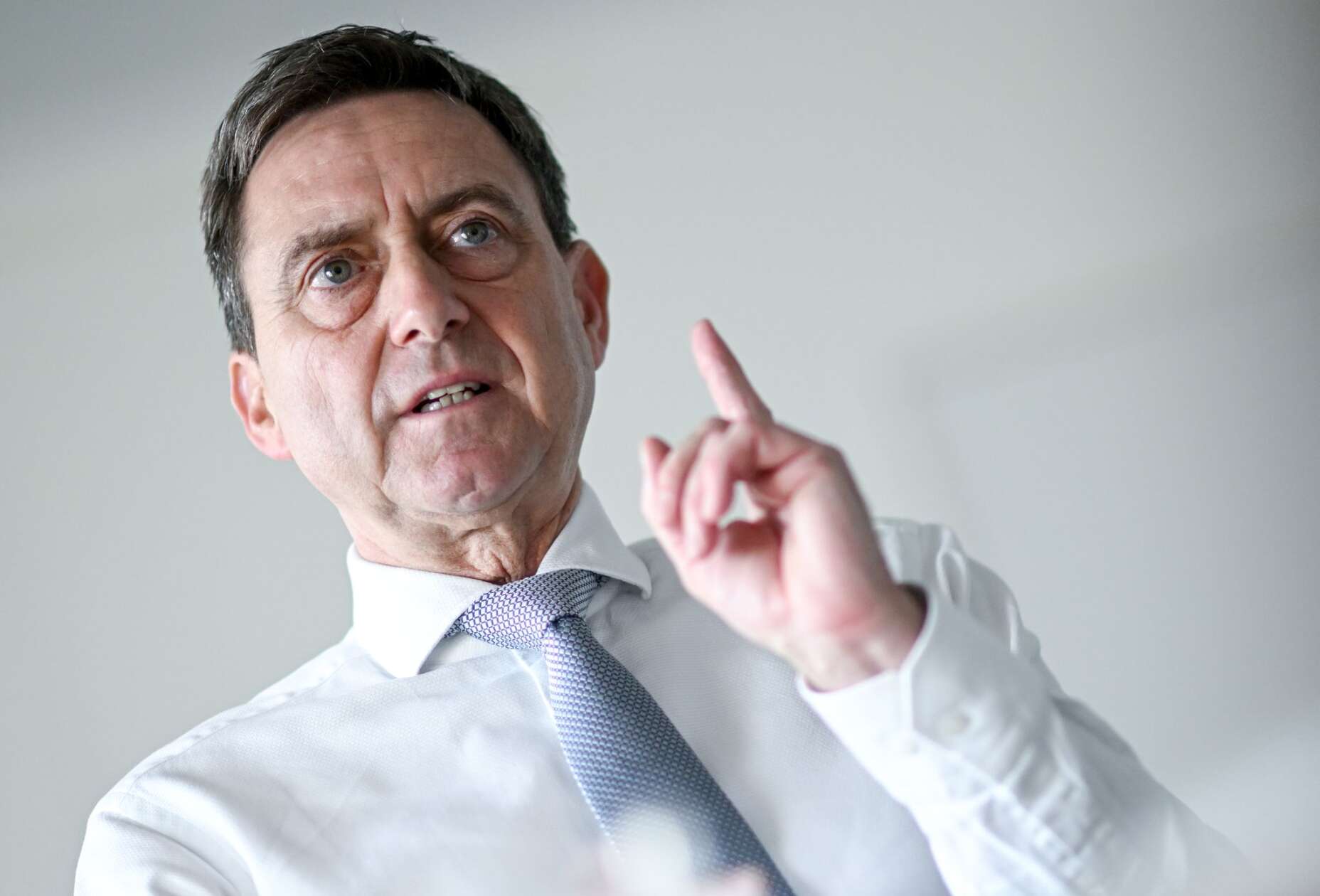 Pflegekassen rechnen 2026 mit einer Milliarde Euro Defizit – Antenne Bayern