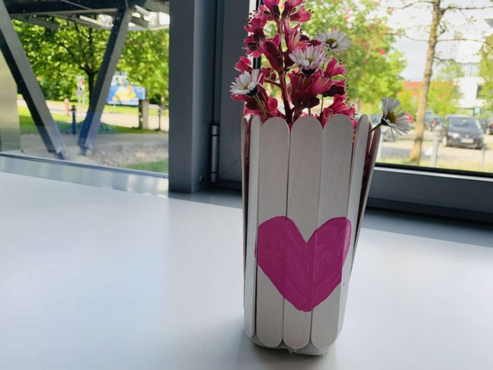DIY zum Muttertag Vase aus Eisstielen