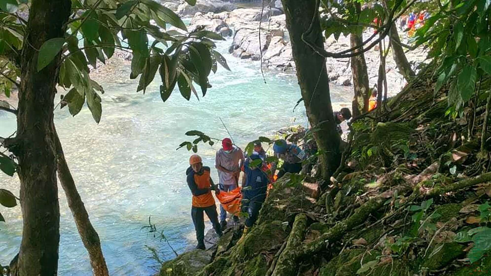 Tödlicher Unfall von zwei Österreichern auf Flores