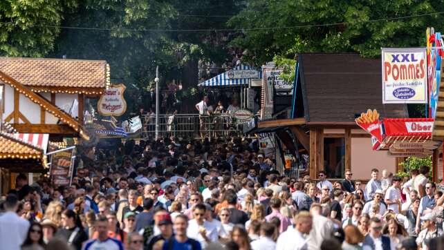 Erlanger Bergkirchweih: Musikempfehlung beschäftigt Besucher