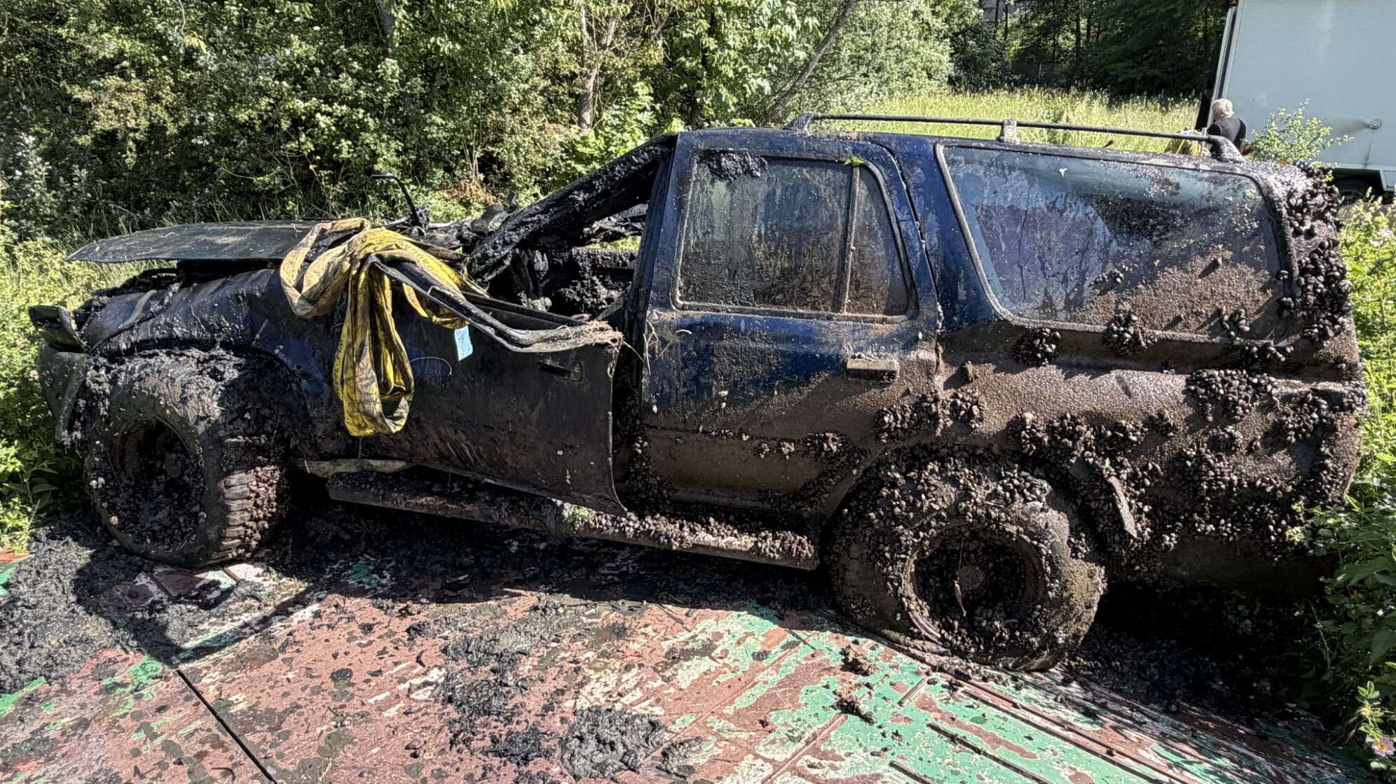 Gestohlenes Auto nach 20 Jahren aus Kanal gezogen
