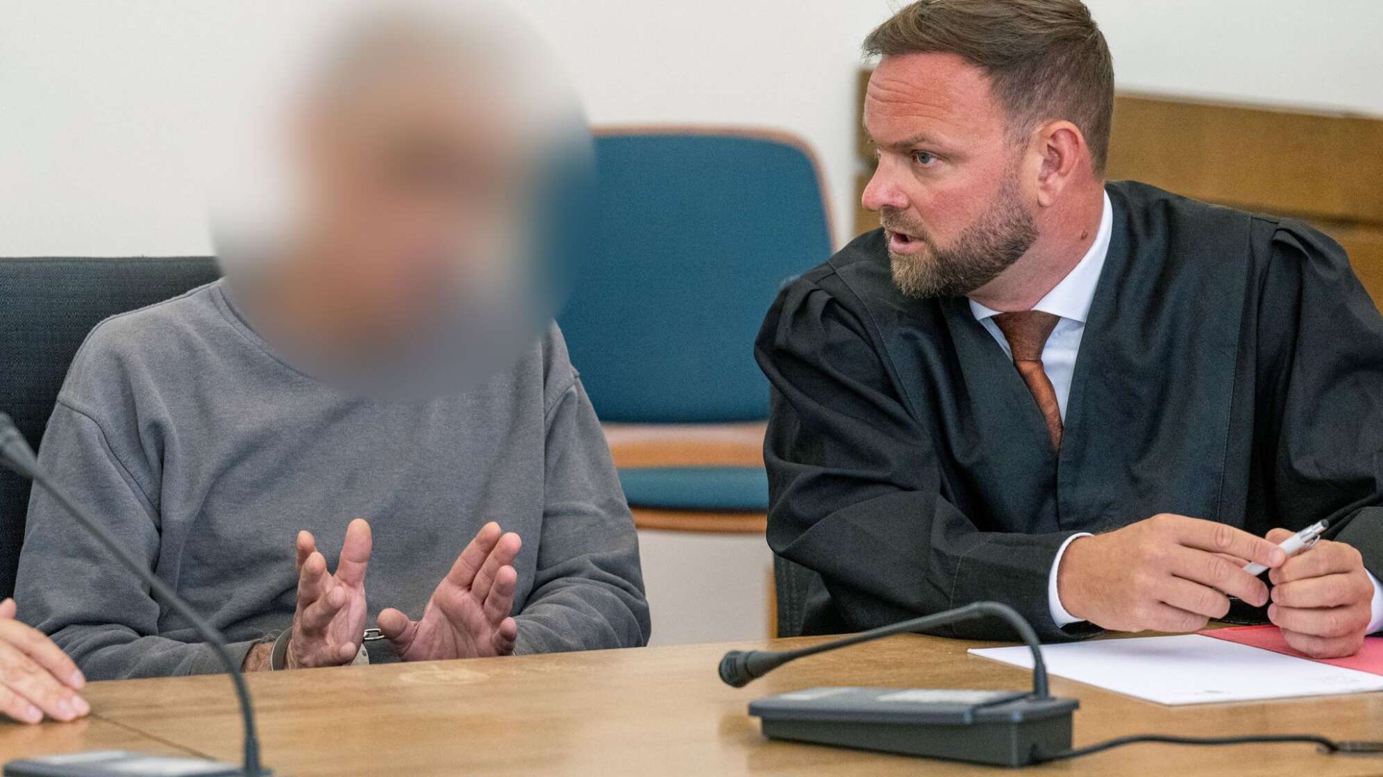 Frau und Kind mit Auto angefahren - Haftstrafe