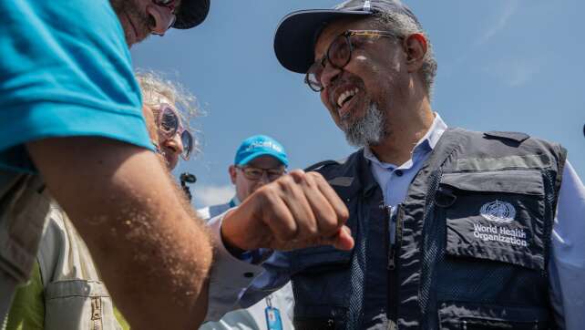 Im Ebola-Gebiet: WHO-Chef fordert bessere Zusammenarbeit