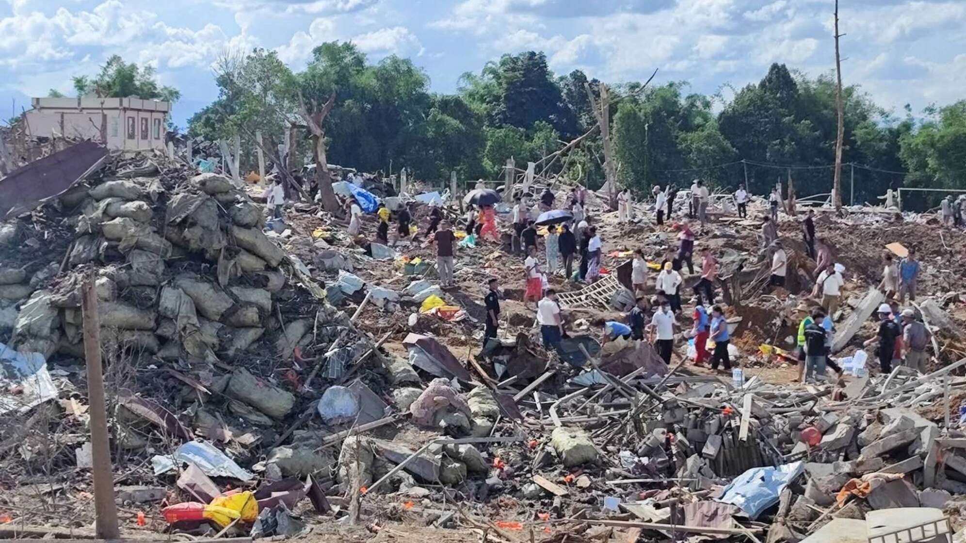 Nach Explosion von Munitionslager in Myanmar