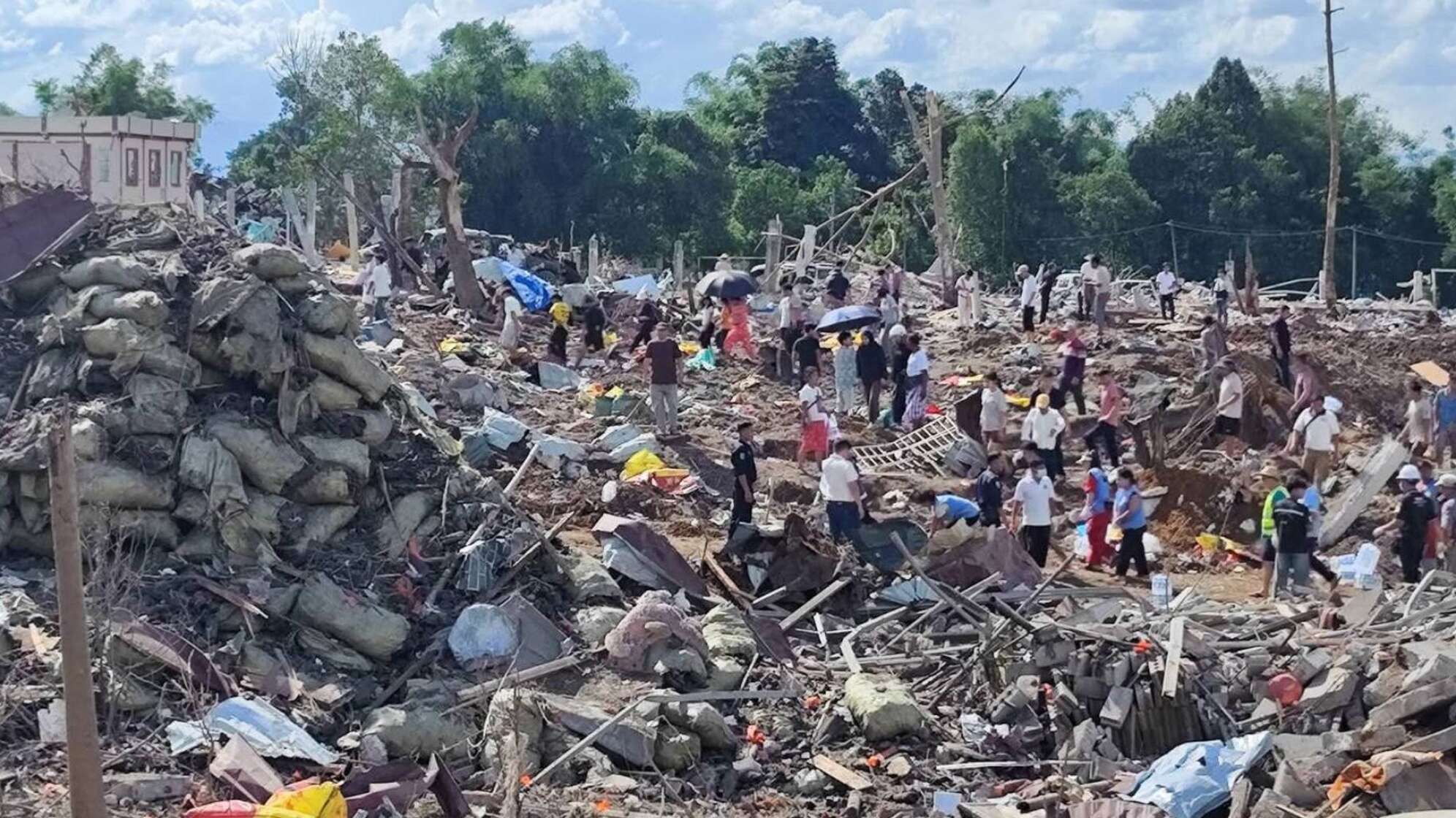 Nach Explosion von Munitionslager in Myanmar
