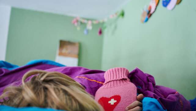 AOK: Kinderkrankentage nehmen immer noch meistens Frauen