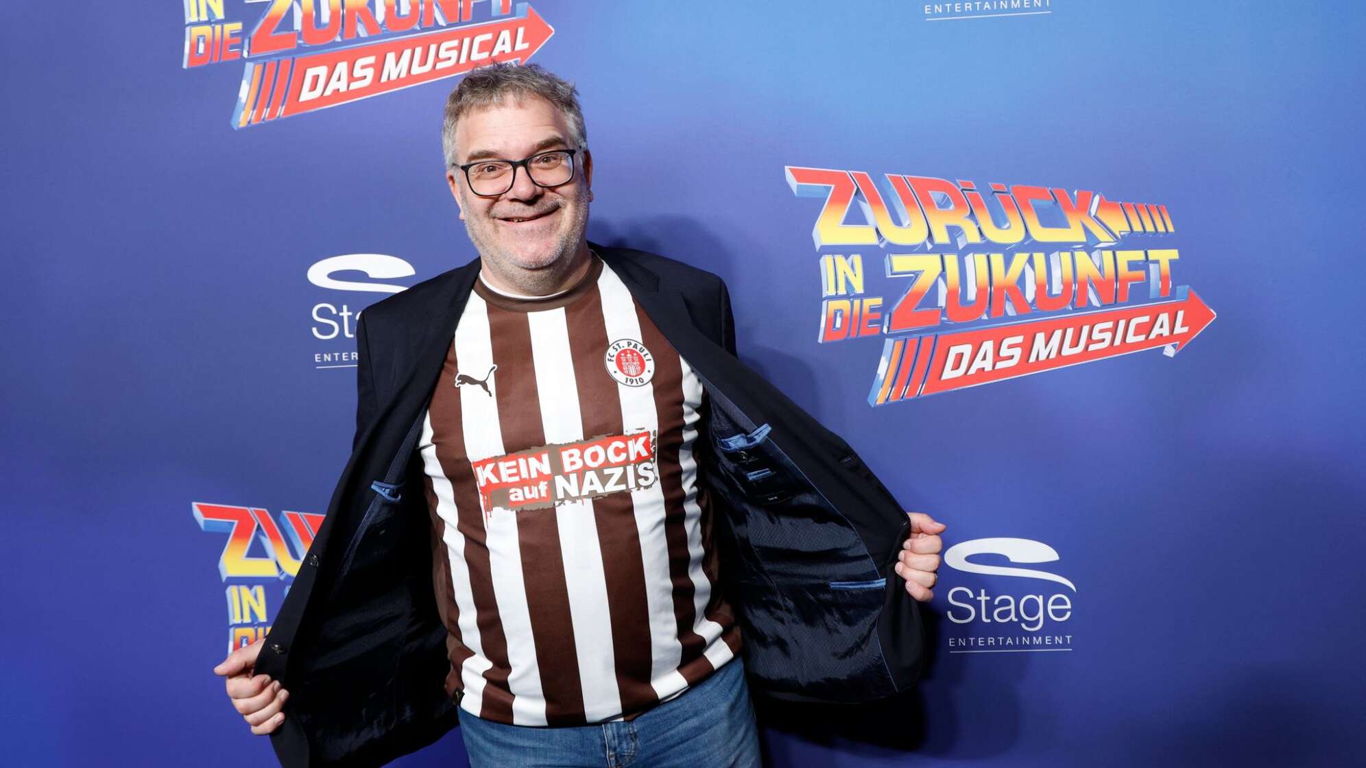 Elton bei der Premiere des Musicals "Zurück in die Zukunft"
