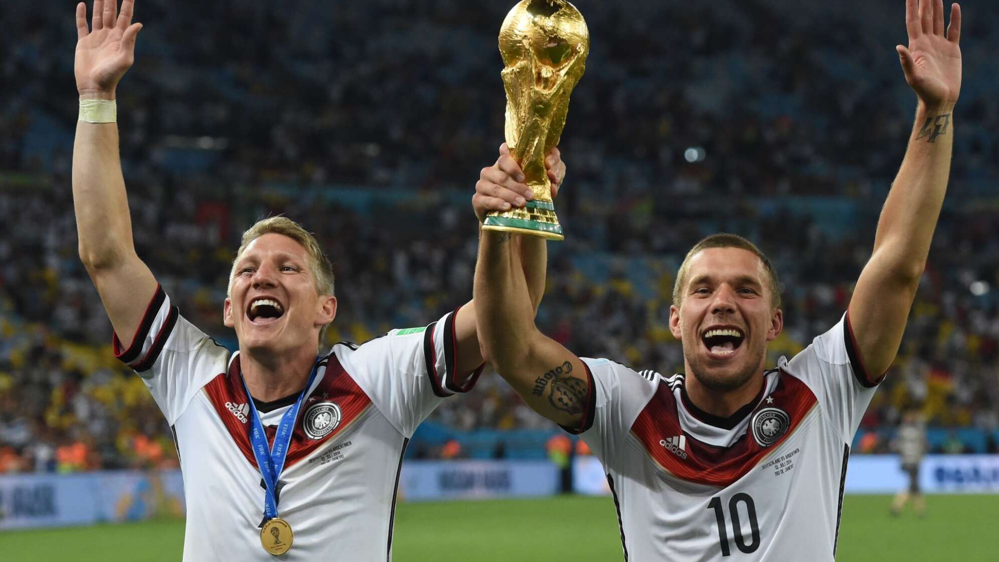 Bastian Schweinsteiger (l) und Lukas Podolski