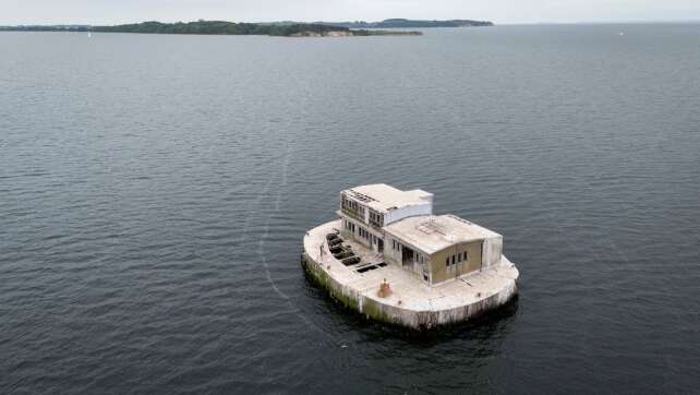 Mit Vogelkot und Rost: Mini-Insel vor Rügen wird versteigert