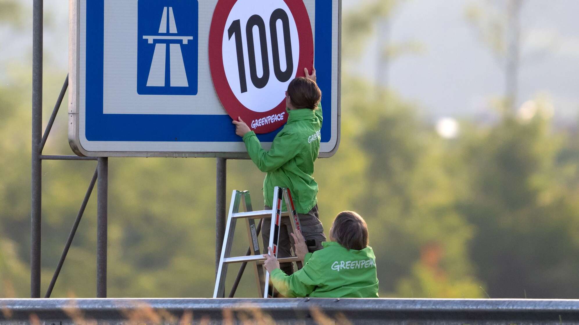 Greenpeace-Aktion für Tempolimit auf Autobahnen