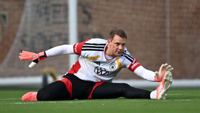 Erstes Training mit Neuer vor 3.000 Fans in Winston-Salem