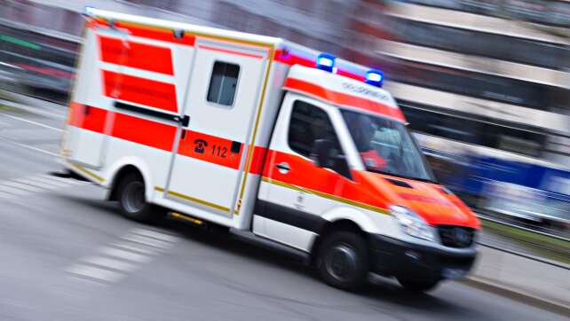 Zwei Busse stoßen zusammen - mehrere Kinder verletzt