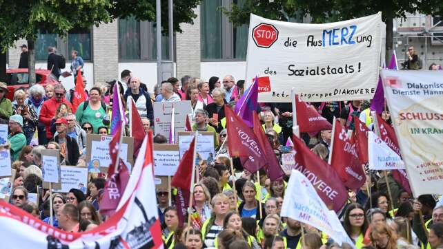 Spardruck bei Kassenausgaben wächst - Weiter Proteste
