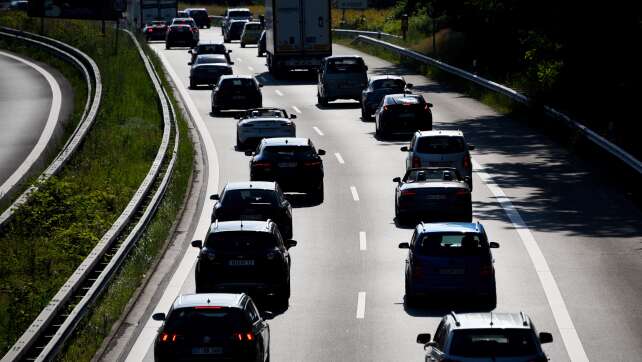 Mobilitätsstudie Bayern: Bürger gehen häufiger zu Fuß – Auto bleibt wichtigstes Verkehrsmittel, Nutzung aber rückläufig