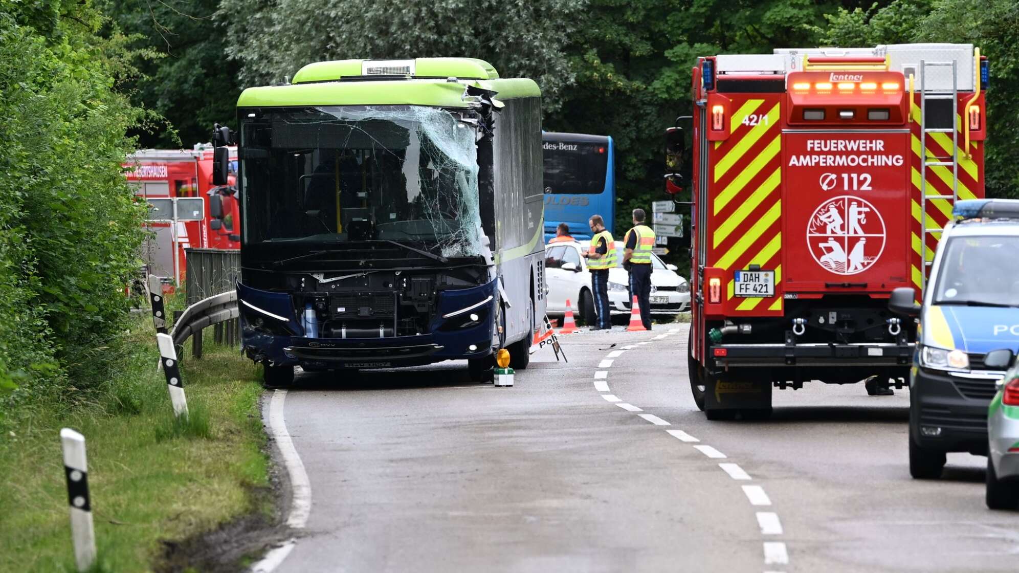 Zwei Busse stoßen in Oberbayern zusammen - mehrere Verletzte