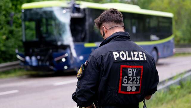 Verletzte nach Busunfall nicht mehr in akuter Lebensgefahr