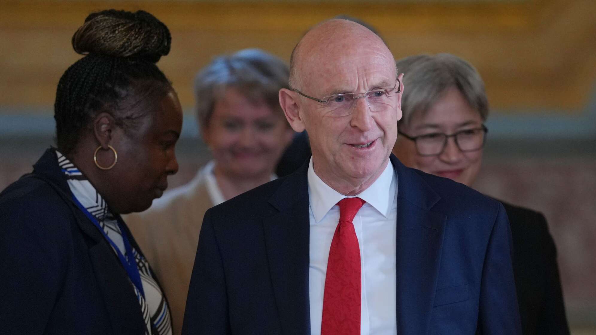 Britischer Verteidigungsminister tritt im Etatstreit zurück