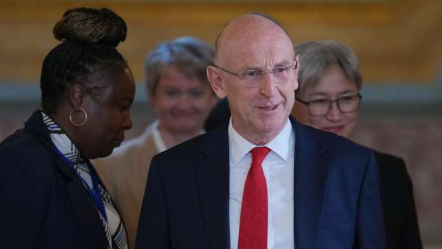 Ministerrücktritt stürzt britischen Premier tiefer in Krise