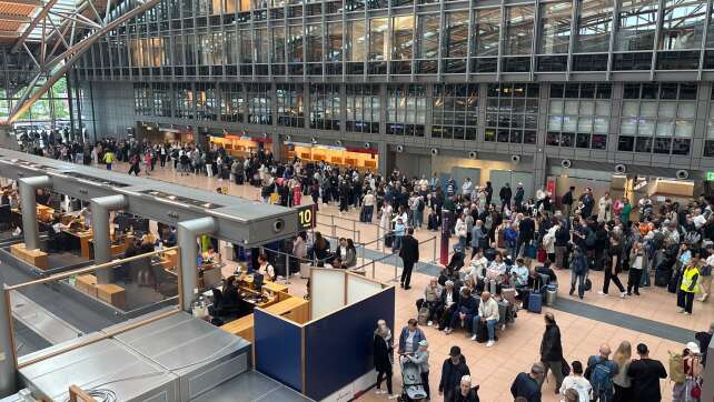 Sicherheitsbereich am Hamburger Flughafen stundenlang zu