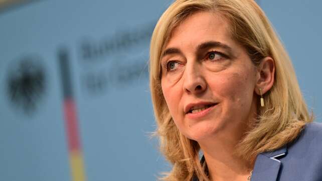 Warken: Bau-Standards für Pflegeheime vereinfachen