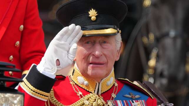 Jubel für Charles: Briten feiern König mit Geburtstagsparade