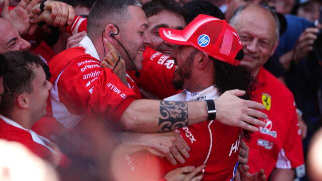«Gibt nichts Besseres»: Erster Ferrari-Triumph für Hamilton